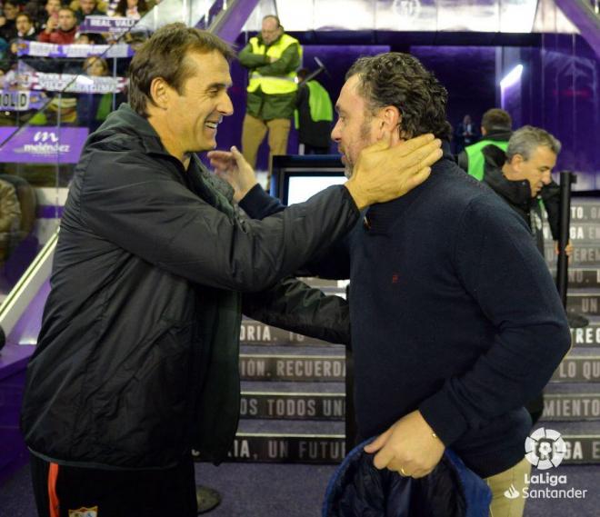 Julen Lopetegui y Sergio González se saludan antes del Valladolid-Sevilla (Foto: LaLiga).