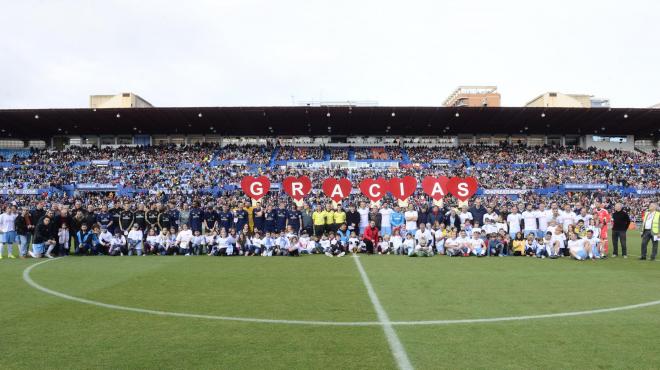 Público y jugadores del partido contra el cáncer organizado por Aspanoa (Foto: RZ).