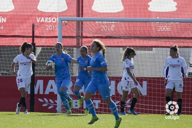 El Valencia CF Femenino celebra un tanto ante el Sevilla FC (Foto: LaLiga)
