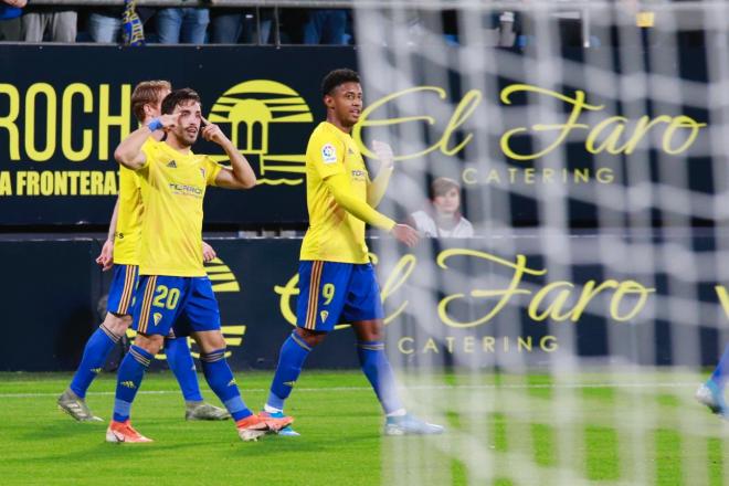 Iza Carcelén celebra su segundo gol en el Cádiz-Lugo (Foto: Cristo García).