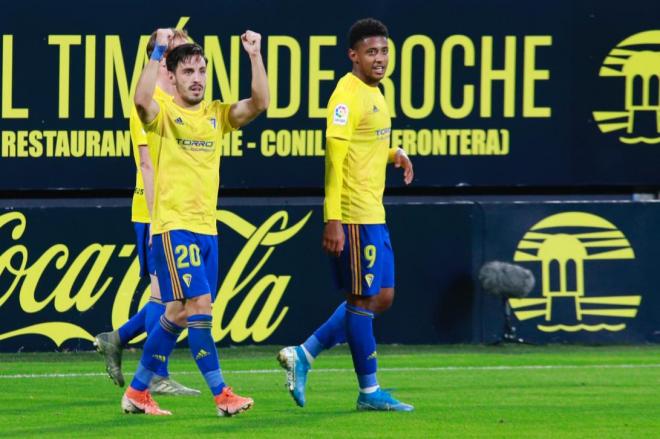 Iza Carcelén celebra su segundo gol en el Cádiz-Lugo (Foto: Cristo García).