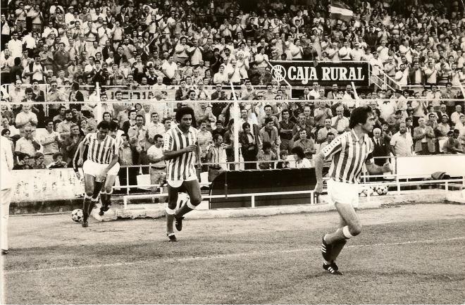 El Betis jugando de local en el Sánchez-Pizjuán en 1980 por las obras en el Benito Villamarín.