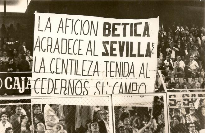 Aficionados béticos en el Sánchez-Pizuán en 1980.