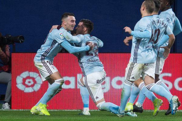 Aspas celebrando con sus compañeros el gol ante el Villarreal (Foto: EFE).