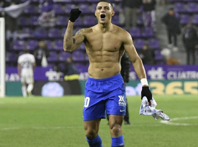 Diego Carlos celebra la victoria ante el Valladolid de la pasada temporada.