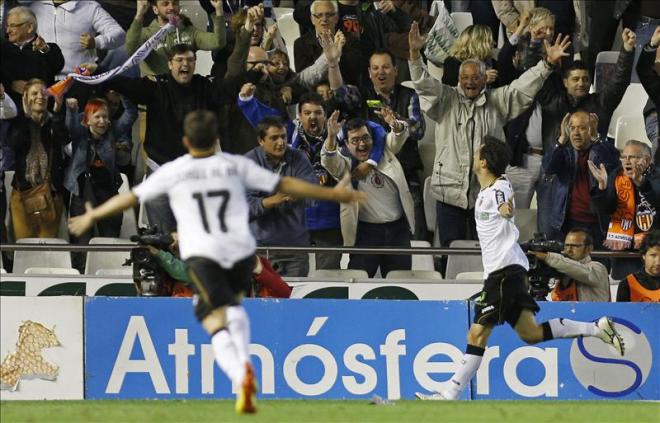 Jonas celebra su gol al Villarreal (Foto: EFE).