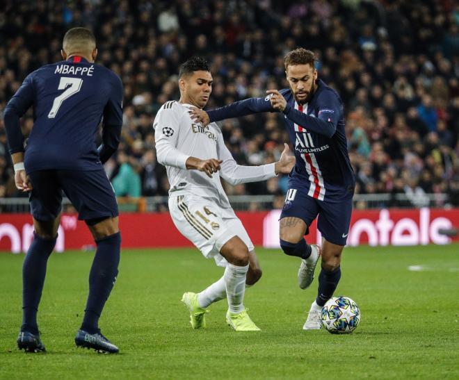 Casemiro ante Neymar (Foto: PSG).