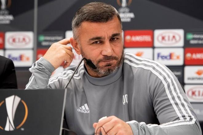El entrenador del Qarabak FK de Azerbaiyán, Gurban Gurbanov.