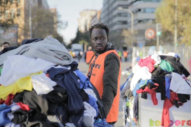 Koopera Cáritas prevé recoger más de 10.000 prendas solidarias en el Maratón Valencia