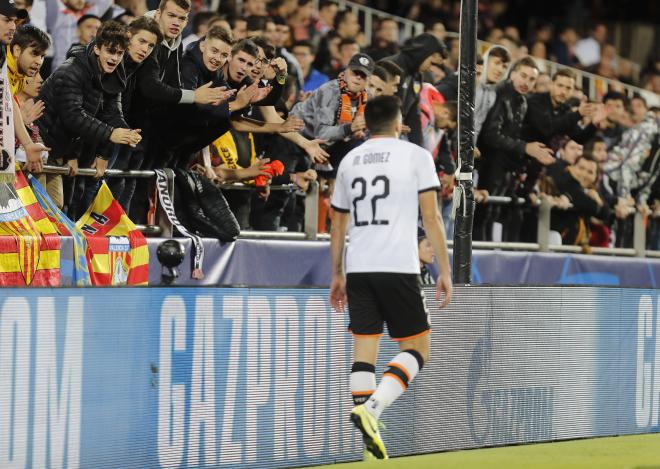 Maxi Gómez falló una clara ocasión en la primera mitad del Valencia-Chelsea (Foto: David González).
