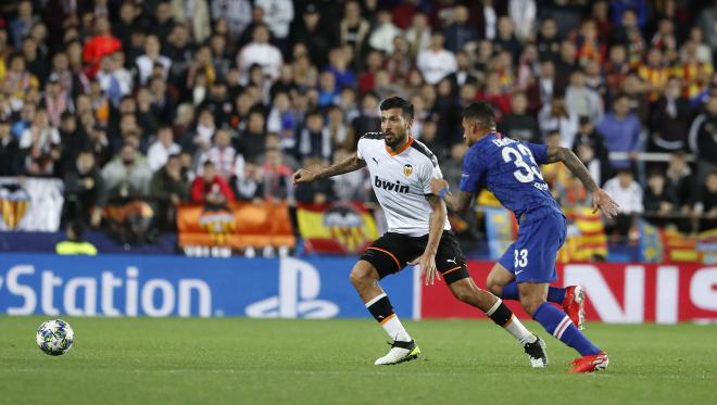 Garay podría jugar ante el Levante tras infiltrarse con el Chelsea y no jugar contra Villarreal (Foto: David González)