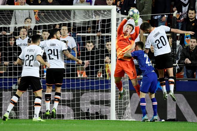 Garay realizó un buen partido ante el Chelsea (Foto: UEFA).