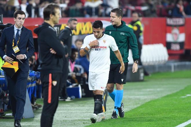 Rony Lopes se retira del Sevilla-Qarabag (Foto: Kiko Hurtado).