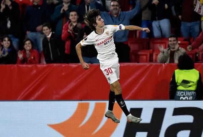 Byran Gil, noinado por Futbol Draft, celebra un gol con el Sevilla (Foto: Kiko Hurtado).