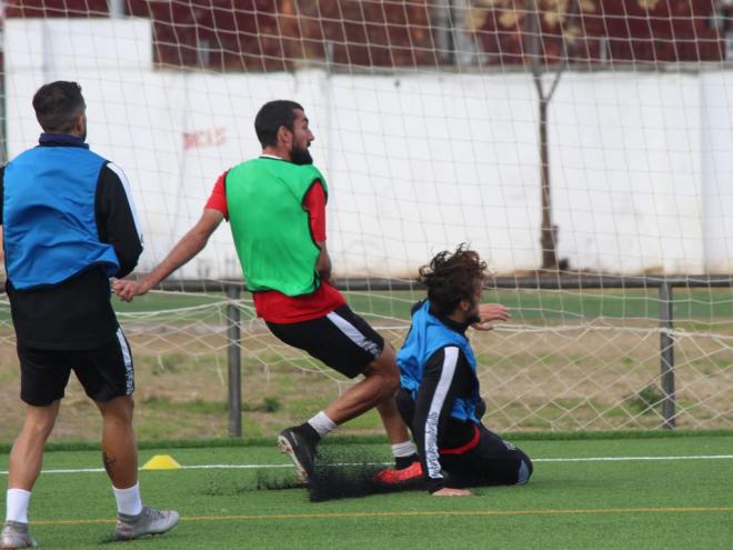 Instante de un entrenamiento del CD Badajoz. (@CDBadajoz)