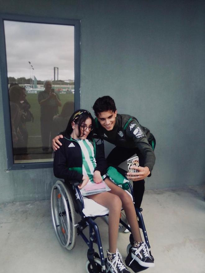 Bartra y Paula, en su visita a la ciudad deportiva bética.