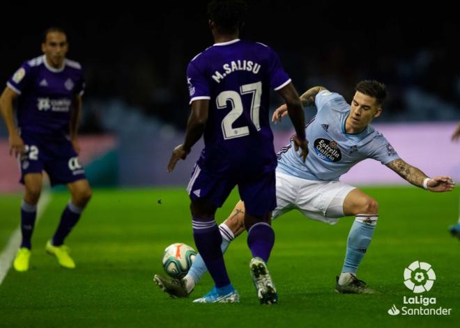 Santi Mina y Salisu, durante el Celta-Valladolid (Vía LaLiga).