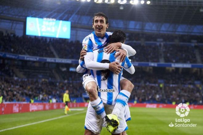 Oyarzabal y Willian José celebran un gol con la Real (Foto: LaLiga).