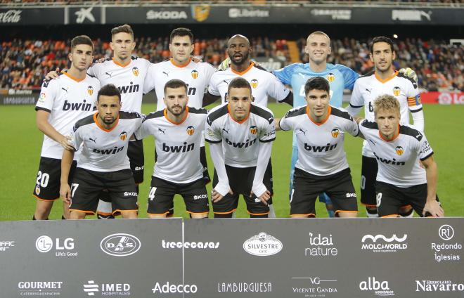 Club y plantilla del Valencia CF negocian para evitar un ERTE al primer equipo (Foto: David González)