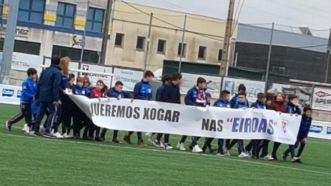 Pancarta en la que el Bergantiños pide jugar en su campo ante el Sevilla.
