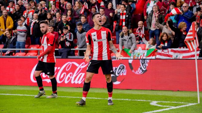 Yuri Berchiche celebra su gol en el 2-0 ante el Granada en San Mamés (Foto: Athletic Club).