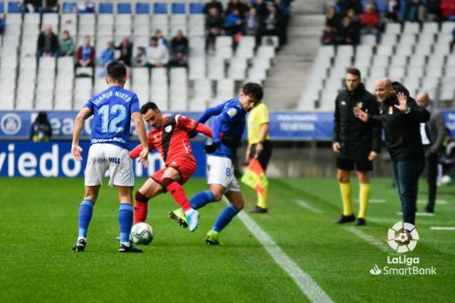 Lance del partido en el Carlos Tartiere (Foto: LaLiga).