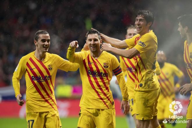 Leo Messi celebra un gol con la camiseta de la senyera.