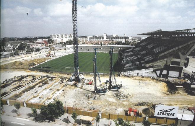 Imagen de las obras del estadio en 1998.