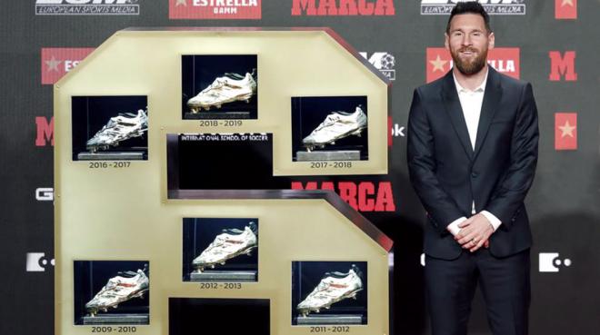 Leo Messi, tras recibir este año su sexta Bota de Oro como máximo goleador europeo (Foto: EFE).