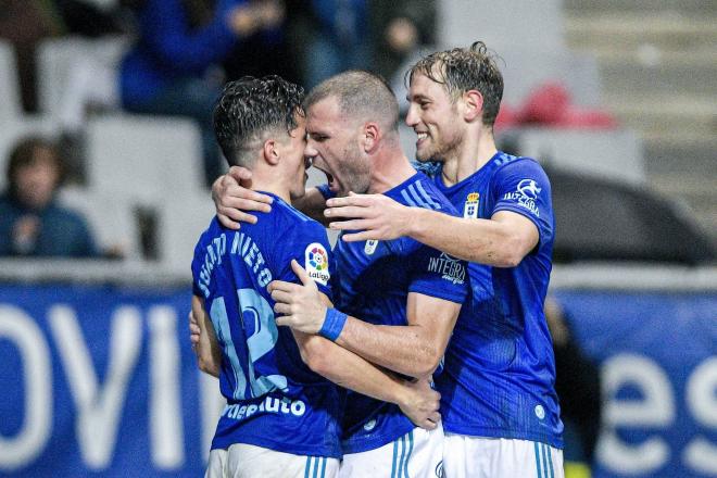 Ortuño celebra el gol de penalti ante el Rayo (Foto: Real Oviedo)