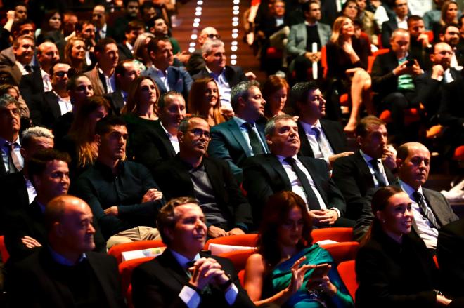 Manuel Vizcaíno y Álvaro Cervera, durante la III Gala de los Premios DEX (Foto: Cristo García).