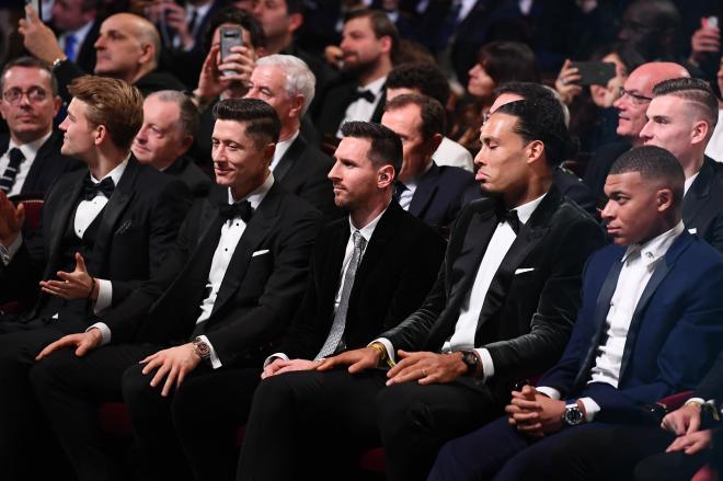 Leo Messi, entre otros finalistas al Balón de Oro (Foto: France Football).