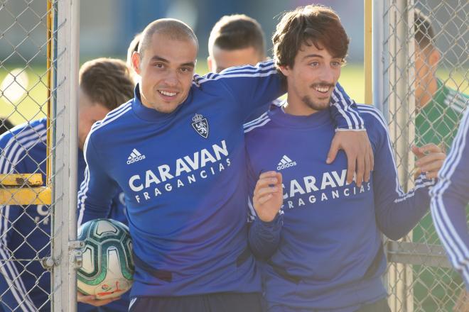 Pombo y Delmás en un entrenamiento del Real Zaragoza (Foto: Daniel Marzo). 