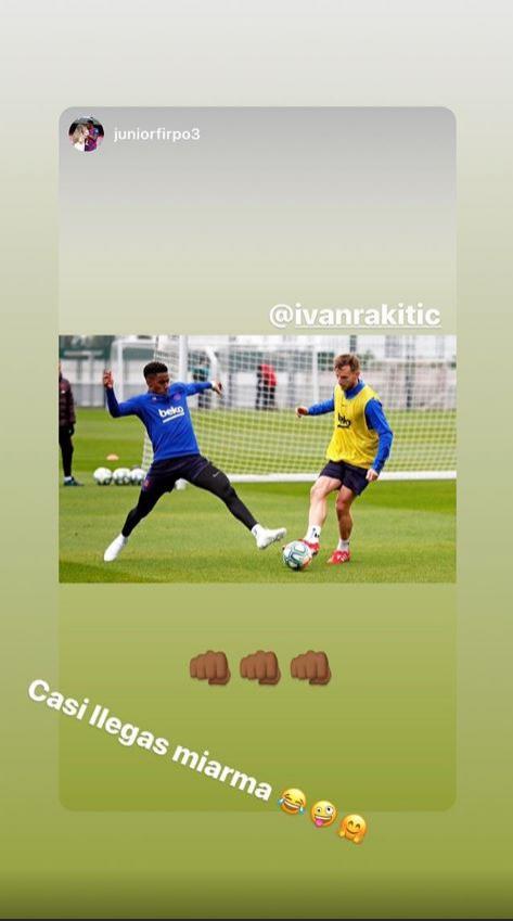 La 'guasa' de Ivan Rakitic con Junior Firpo en el entrenamiento del Barcelona.
