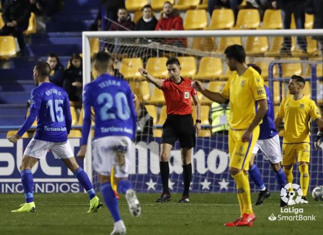 Lance del Alcorcón-Real Oviedo en Santo Domingo (Foto: LaLiga).