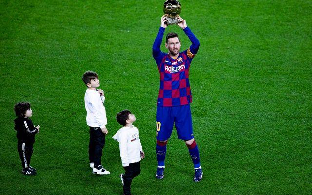 Leo Messi, con el Balón de Oro (Foto: FC Barcelona).