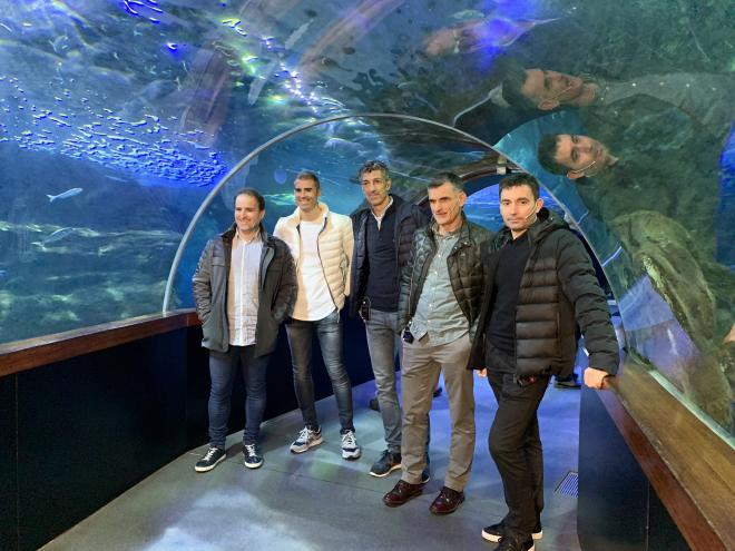 Arrasate, Gaizka Garitano, Alguacil, Mendilibar y Asier_Garitano posan en el Aquarium Donostia (Foto: FGF-GFF).