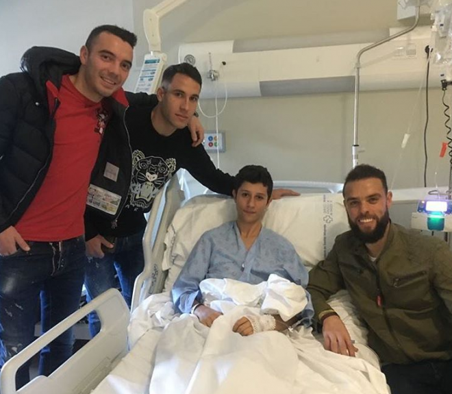 Roi, durante la visita de Sergio, Hugo Mallo y Aspas al hospital (Foto: Instagram).