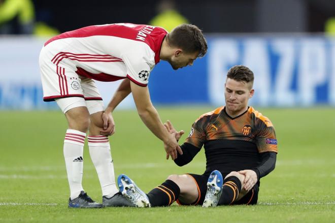 Gameiro lesionado en el Ajax-Valencia