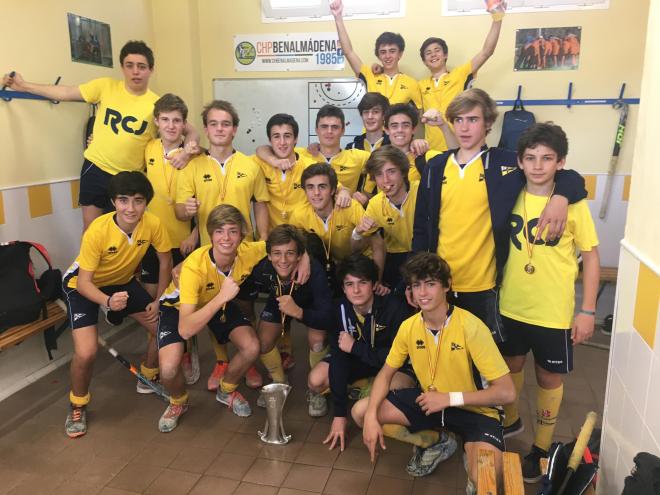 Los jugadores del Jolaseta celebran su victoria en la Copa de España juvenil (Foto: RC Jolaseta).