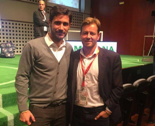Víctor y Manuel Mosquera, en un curso de la UEFA (Foto: RCDeportivo).