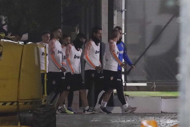 Gameiro vuelve a los entrenamientos con el Valencia (Foto: David González)