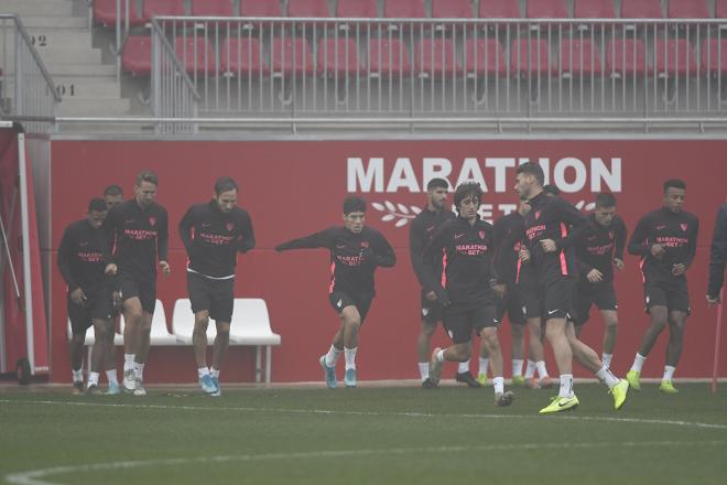 Imagen del entrenamiento de este miércoles del Sevilla (Foto: Kiko Hurtado).