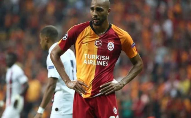 Nzonzi, jugando con el Galatasaray.