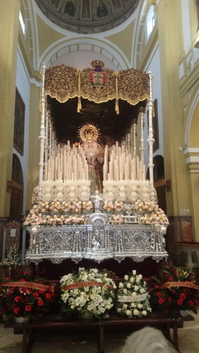 Ofrenda floral del Sevilla FC a la Virgen de la Encarnación de San Benito.