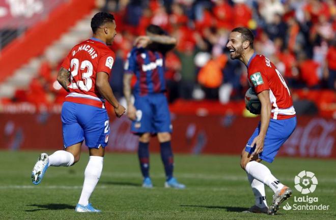Soldado y Machis celebran el gol del venezolano ante el Levante (Foto: LaLiga).