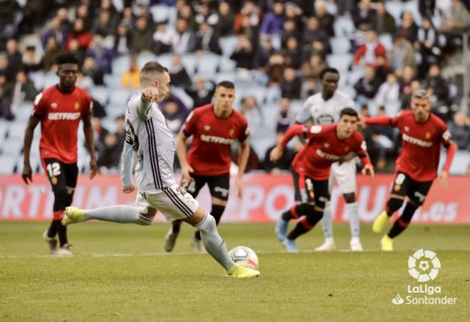 Lanzamiento de Aspas de penalti (Foto: LaLiga).