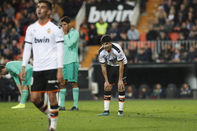 Carlos Soler durante el Valencia - Real Madrid (Foto: David González)