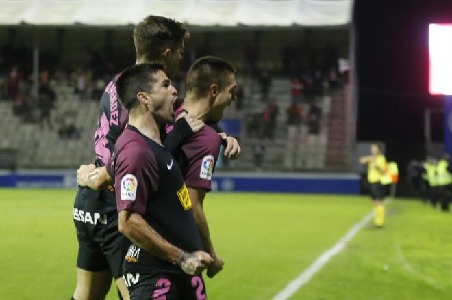 El Sporting celebra el segundo gol de Uros Djurdjevic al Lugo (Foto: Luis Manso).
