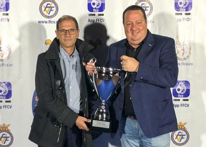 El secretario del Intercity, Antonio García, junto al presidente del club Salvador Martí (Foto: Intercity CF).